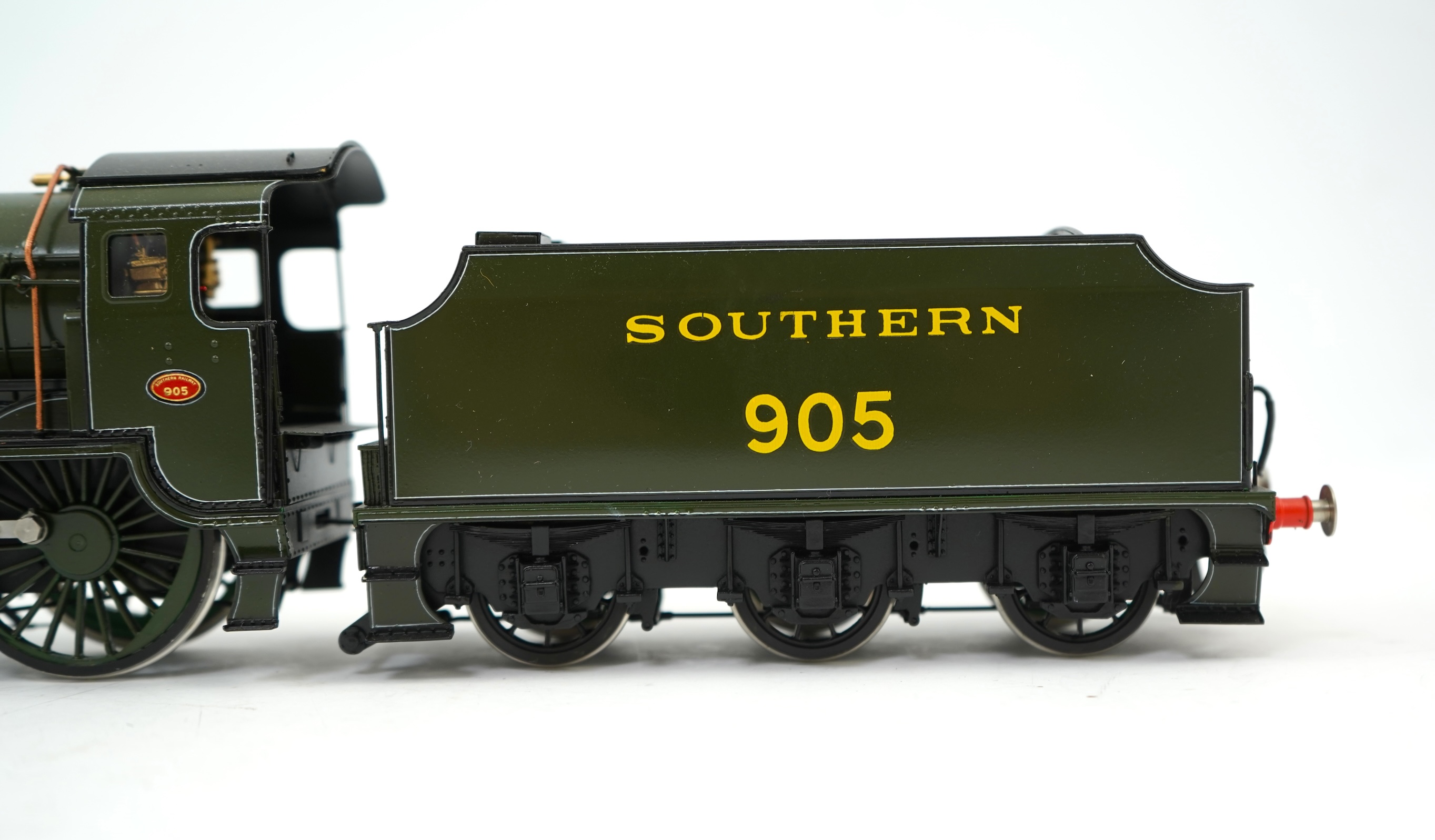 An 0 Gauge Finescale Brass model of Southern Railway Schools Class, Tonbridge 905, 4-4-0 tender locomotive, powered for two rail operation.